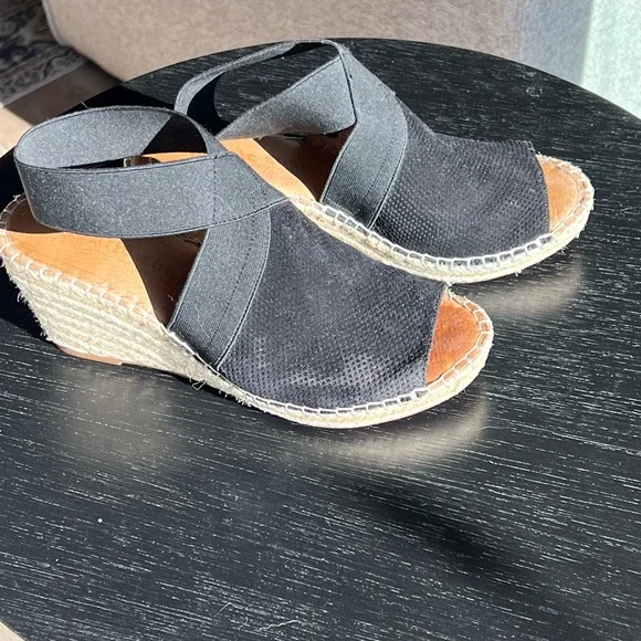 Gentle Souls by Kenneth Cole. Black espadrille, size 7.5. - Picture 3 of 5